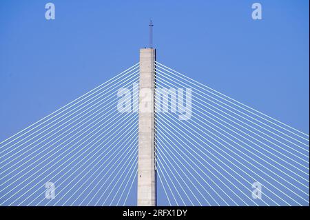 Wigg Island, Widnes - mit Blick auf den Fluss Mersey und die Mersey Gateway Bridge Stockfoto
