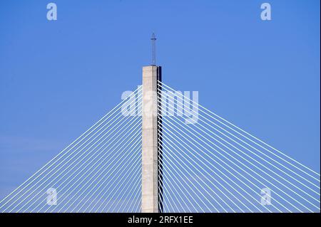 Wigg Island, Widnes - mit Blick auf den Fluss Mersey und die Mersey Gateway Bridge Stockfoto