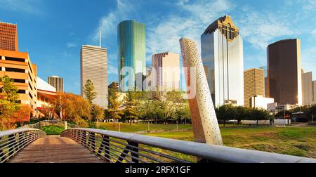 Park und Downtown Skyline von Houston, Texas, USA. Stockfoto