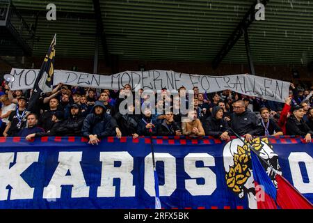 Drammen, Norwegen, 05. August 2023. Die Anhänger von Vålerenga protestieren gegen VAR im Spiel zwischen Strømsgodset und Vålerenga im Marienlyststadion in Drammen. Kredit: Frode Arnesen/Alamy Live News Stockfoto