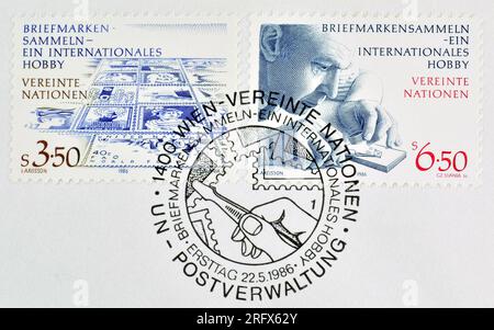 Von den Vereinten Nationen gedruckte, stornierte Briefmarken, die für das Sammeln von Briefmarken werben, etwa 1986. Stockfoto