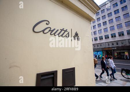 London, England, Großbritannien. 6. Aug. 2023. Coutts Büro in Strand im Zentrum von London. Coutts und seine Muttergesellschaft NatWest wurden in einer Reihe mit dem ehemaligen Brexit-Parteiführer Nigel Farage wegen der Schließung seines Kontos verwickelt, was zu Rücktritten an der Spitze beider Banken führte. (Kreditbild: © Tayfun Salci/ZUMA Press Wire) NUR REDAKTIONELLE VERWENDUNG! Nicht für den kommerziellen GEBRAUCH! Stockfoto