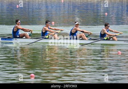 Chengdu, Chinas Provinz Sichuan. 6. Aug. 2023. Team Italien tritt während des Finales Der vier Rudermänner A bei den FISU Summer World University Games 31. in Chengdu, Provinz Sichuan im Südwesten Chinas, am 6. August 2023 an. Kredit: Zhang Bowen/Xinhua/Alamy Live News Stockfoto