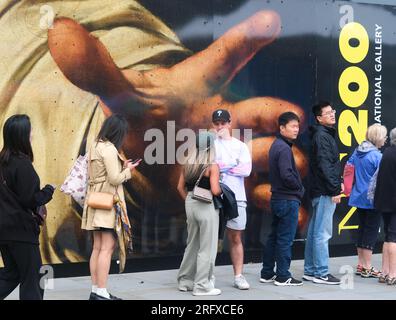 National Gallery, Trafalgar Square, London, Großbritannien. 6. Aug 2023. NG200 Willkommensprojekt, Bilder auf Bauwerken vor der Nationalgalerie zum 200. Jahrestag 2024. Kredit: Matthew Chattle/Alamy Live News Stockfoto