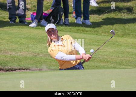 Irvine, Großbritannien. 06. Aug. 2023. Der 4. Und letzte Tag des Women's Scottish Open Golf Tournament auf dem Dundonald Links Golf Course, Irvine, Ayrshire, Schottland, Großbritannien, Die führenden Spieler, MAJA STARK aus Schweden, PATTY TAVATANAKIT aus Thailand und CELINE BOUTIER aus Frankreich, dominieren weiterhin das Spielfeld. Kredit: Findlay/Alamy Live News Stockfoto