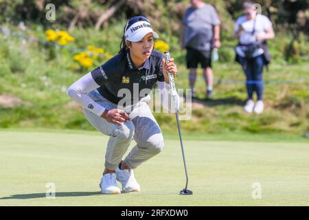 Irvine, Großbritannien. 06. Aug. 2023. Der 4. Und letzte Tag des Women's Scottish Open Golf Tournament auf dem Dundonald Links Golf Course, Irvine, Ayrshire, Schottland, Großbritannien, Die führenden Spieler, MAJA STARK aus Schweden, PATTY TAVATANAKIT aus Thailand und CELINE BOUTIER aus Frankreich, dominieren weiterhin das Spielfeld. Kredit: Findlay/Alamy Live News Stockfoto