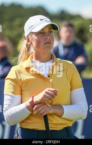 Irvine, Großbritannien. 06. Aug. 2023. Der 4. Und letzte Tag des Women's Scottish Open Golf Tournament auf dem Dundonald Links Golf Course, Irvine, Ayrshire, Schottland, Großbritannien, Die führenden Spieler, MAJA STARK aus Schweden, PATTY TAVATANAKIT aus Thailand und CELINE BOUTIER aus Frankreich, dominieren weiterhin das Spielfeld. Kredit: Findlay/Alamy Live News Stockfoto