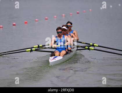 Chengdu, Chinas Provinz Sichuan. 6. Aug. 2023. Team Italien tritt während des Finales Der vier Rudermänner A bei den FISU Summer World University Games 31. in Chengdu, Provinz Sichuan im Südwesten Chinas, am 6. August 2023 an. Kredit: Zhao Zishuo/Xinhua/Alamy Live News Stockfoto