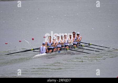 Chengdu, Chinas Provinz Sichuan. 6. Aug. 2023. Die deutsche Mannschaft tritt während des Acht-Ruder-Finale A bei den FISU Summer World University Games 31. in Chengdu, Provinz Sichuan im Südwesten Chinas, am 6. August 2023 an. Kredit: Zhao Zishuo/Xinhua/Alamy Live News Stockfoto