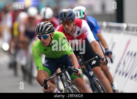 Sloweniens Tadej Pogacar (links) während des Elite Road Race der Herren am vierten Tag der UCI-Radweltmeisterschaft 2023 in Glasgow. Foto: Sonntag, 6. August 2023. Stockfoto