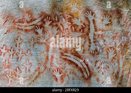 3500 Jahre alte Gemälde der Aborigines im Carnarvon National Park „The Gallery“, Queenslandf, Australien. Stockfoto