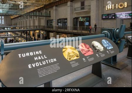 Ansicht der informativen Informationen zur Turbinenhalle am Battersea Power Station im Rahmen der Lift 109 Tour, London, Großbritannien Stockfoto