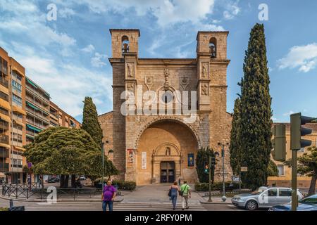 Außenfassade der christlich-katholischen Kirche San Ginés in Guadalajara, Castilla la Mancha, Spanien, Europa. Stockfoto