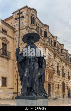 Palast der Herzöge des Infantados im elisabethanischen gotischen Stil mit Renaissance-Elementen in der Stadt Guadalajara, Castilla la Mancha, Spanien. Stockfoto