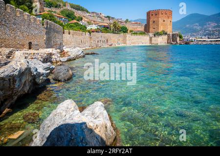 Kizil Kule oder Roter Turm der Burg von Alanya in der Stadt Alanya, Provinz Antalya an der Südküste der Türkei Stockfoto