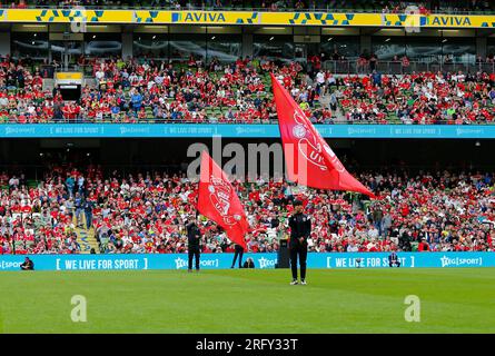 6. August 2023; Aviva Stadium, Dublin, Irland: Pre Season Football Friendly, Manchester United gegen Athletic Bilbao; die Manchester-Flagge Stockfoto