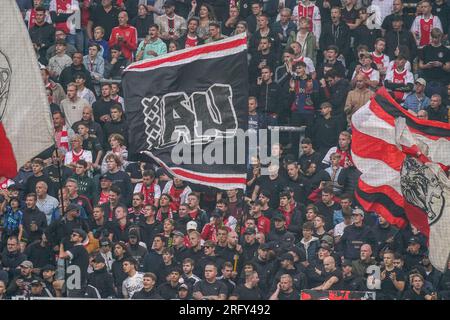 Dortmund, Deutschland. 06. Aug. 2023. DORTMUND, DEUTSCHLAND - AUGUST 6: Anhänger von Ajax, die während des Vorsaison-Freundschaftsspiels zwischen Borussia Dortmund und Ajax beim Signal Iduna Park am 6. August 2023 in Dortmund (Foto von Joris Verwijst/Orange Pictures). Kredit: Orange Pics BV/Alamy Live News Stockfoto