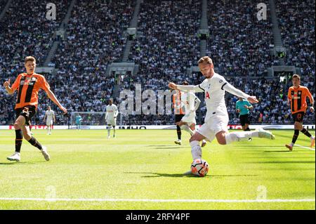 James Maddison of Spures während des Vorsaison-Freundschaftsspiels zwischen Tottenham Hotspur und Shakhtar Donetsk im Tottenham Hotspur Stadium. Stockfoto