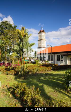 La Fortuna, Costa Rica - 28. April 2023: Parque Central Square und San Juan Bosco Catholic Church, Costa Rica Stockfoto