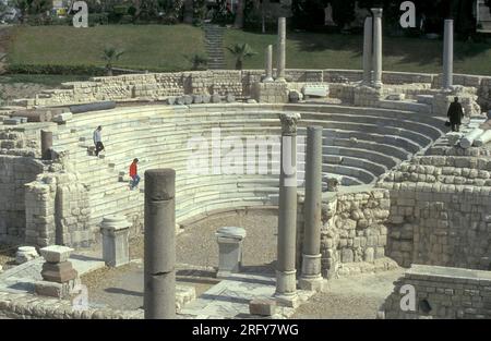 Die archäologische Stätte am römischen Amphitheater Kom El Bekka im Zentrum von Alexandria am Mittelmeer in Ägypten in Nordafrika. E Stockfoto