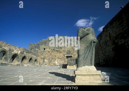 Die archäologische Stätte am römischen Amphitheater Kom El Bekka im Zentrum von Alexandria am Mittelmeer in Ägypten in Nordafrika. E Stockfoto