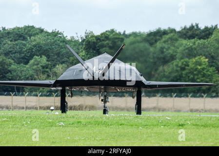 Lockheed F-117 Nighthawk Stealth Fighter, Tarnbombenflugzeug mit zwei Triebwerken, entwickelt von Lockheeds geheimnisvollen Skunk Works. USAF Jet Stockfoto