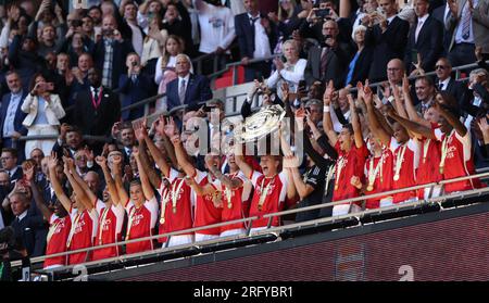 London, Großbritannien. 06. Aug. 2023. Arsenal feiert am 6. August 2023 im Wembley Stadium in London, Großbritannien, den Gewinn des FA Community Shield Arsenal gegen Manchester City. Kredit: Paul Marriott/Alamy Live News Stockfoto