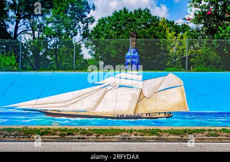 Ein Wandgemälde des Sklavenschiffs Clotilda ist auf dem Africatown Boulevard in der Africatown Gemeinde, 5. August 2023, in Mobile, Alabama, abgebildet. Stockfoto