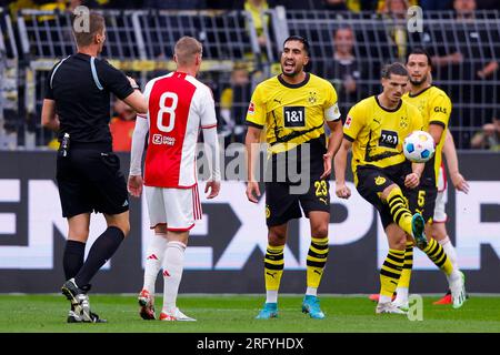 06-08-2023: Sport: Borussia Dortmund V Ajax (Friendly) DORTMUND, DEUTSCHLAND - AUGUST 6: Kenneth Taylor (Ajax) und Emre Can (Borussia Dortmund) während der Th Stockfoto