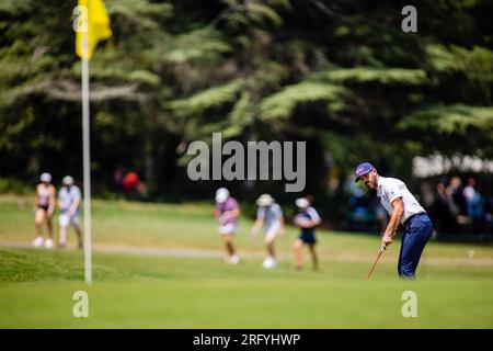 6. August 2023: Billy Horschel Putts für Birdie am ersten Grün des letzten Tages der Wyndham Championship 2023 im Sedgefield Country Club in Greensboro, NC. Scott Kinser/CSM Stockfoto