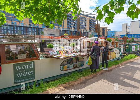 Die Canalboat Buchhandlung in London. Stockfoto