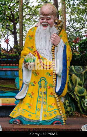 The God of Longevity (Shou), einer der drei Heiligen in der Haw Par Villa, einem Themenpark der chinesischen Mythologie in der Pasir Panjang Road, Singapur Stockfoto