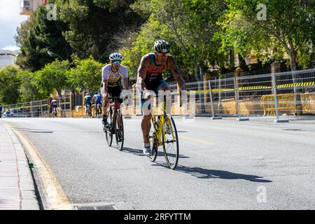 BENALMADENA, SPANIEN - 13. MAI 2023: Radrennen auf den Straßen der Costa del sol in Benalmadena, Spanien am 13. Mai 2023 Stockfoto