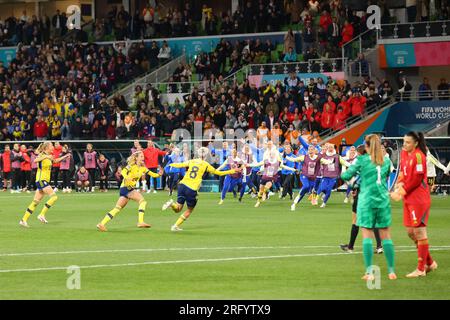 Melbourne, Australien. 06. Aug. 2023. Lina Hurtig aus Schweden (C) feiert ihr Team, nachdem sie das Spiel während der FIFA Women's World Cup Australia & Neuseeland 2023 im Melbourne Rectangular Stadium in der 16. Runde zwischen Schweden und den USA mit Elfmetern gewonnen hat.Schweden gewann das Spiel in den Elfmetern 5-4. Kredit: SOPA Images Limited/Alamy Live News Stockfoto