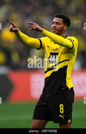 Dortmund, Deutschland. 06. Aug. 2023. Fußball: Testspiele, Borussia Dortmund - Ajax Amsterdam. Dortmunds Felix Nmecha feiert nach seinem Tor für 3:1. Kredit: Marius Becker/dpa - WICHTIGER HINWEIS: Gemäß den Anforderungen der DFL Deutsche Fußball Liga und des DFB Deutscher Fußball-Bund ist es verboten, im Stadion aufgenommene Fotos und/oder das Spiel in Form von Sequenzbildern und/oder videoähnlichen Fotoserien zu verwenden oder verwenden zu lassen./dpa/Alamy Live News Stockfoto