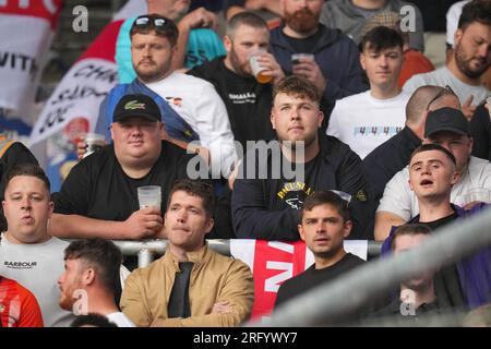 Bochum, Deutschland. 05. Aug. 2023. Fans von Luton Town während des 2023/24. Vorsaison-Freundschaftsspiels zwischen VfL Bochum 1848 und Luton Town am Vonovia Ruhrstadion, Bochum, Deutschland, am 5. August 2023. Foto: David Horn. Kredit: Prime Media Images/Alamy Live News Stockfoto