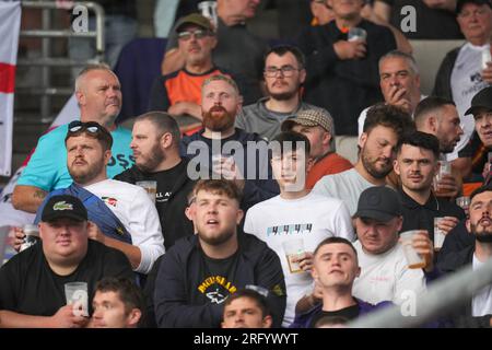 Bochum, Deutschland. 05. Aug. 2023. Fans von Luton Town während des 2023/24. Vorsaison-Freundschaftsspiels zwischen VfL Bochum 1848 und Luton Town am Vonovia Ruhrstadion, Bochum, Deutschland, am 5. August 2023. Foto: David Horn. Kredit: Prime Media Images/Alamy Live News Stockfoto