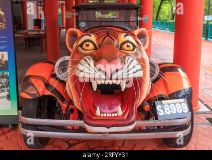 AW Boon Haws Buick Tiger Auto in der Haw Par Villa, einem Themenpark der chinesischen Mythologie in der Pasir Panjang Road, Singapur Stockfoto