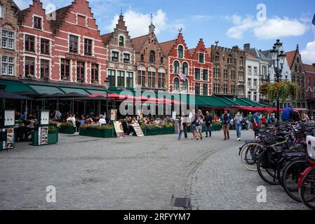 Blick auf den Platz des beffroi-Glockenturms von Brügge ist ein mittelalterliches Gebäude im historischen Zentrum und gehört zum UNESCO-Weltkulturerbe in B Stockfoto