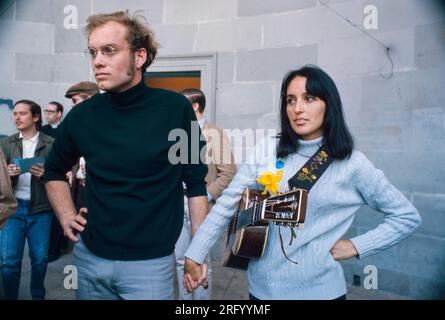 Joan Baez und Ehemann David Harris, Anti-Kriegs-Demonstration, Central Park Bandshell, New York, NY, 1968 Stockfoto