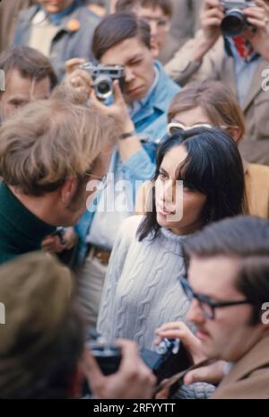 Joan Baez und Ehemann David Harris, Anti-Kriegs-Demonstration, Central Park Bandshell, New York, NY, 1968 Stockfoto