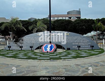 Das vom Architekten Roger M Yanagita entworfene Go for Broken Monument erinnert an japanische amerikanische Soldaten, die im Zweiten Weltkrieg der US-Armee dienten. Little Tokyo, Los Angeles, Kalifornien Stockfoto