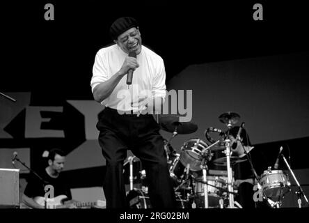 AL JARREAU tritt beim MONTEREY JAZZ FESTIVAL in KALIFORNIEN auf Stockfoto