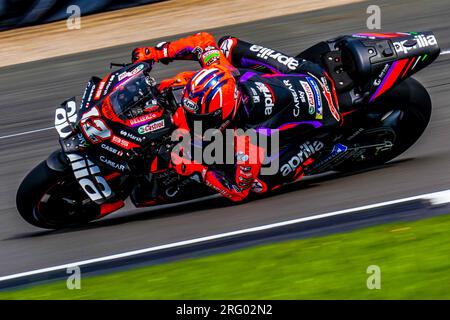 Silverstone, Großbritannien. 04. Aug. 2023. Maverick Vinales 12 Aprilia Racing während des Monster Energy British Grand Prix MotoGP auf dem Silverstone Circuit, Silverstone, Großbritannien am 4. August 2023 Credit: Every Second Media/Alamy Live News Stockfoto