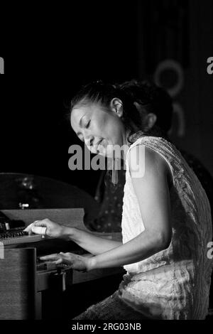 ATSUKO HASHIMOTO spielt mit ihrem TRIO die HAMMOND B3 ORGEL auf dem 50.-jährigen MONTEREY JAZZ FESTIVAL in MONTEREY, KALIFORNIEN Stockfoto