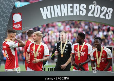 London, Großbritannien. 06. Aug. 2023. Arsenal feiert am 6. August 2023 im Wembley Stadium in London, England, den Gewinn des FA Community Shield-Spiels zwischen Arsenal und Manchester City. Foto: Joshua Smith. Nur redaktionelle Verwendung, Lizenz für kommerzielle Verwendung erforderlich. Keine Verwendung bei Wetten, Spielen oder Veröffentlichungen von Clubs/Ligen/Spielern. Kredit: UK Sports Pics Ltd/Alamy Live News Stockfoto