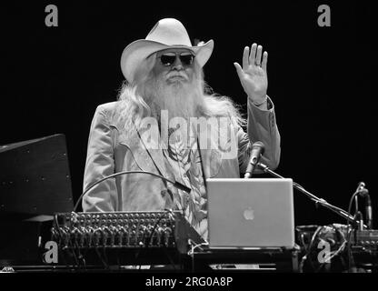 Leon Russell spielt in der Sunset-Mitte - Carmel, Kalifornien Stockfoto