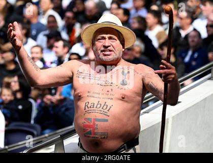 London, Großbritannien. 06. Aug. 2023. Ein Tottenham Hotspur Fan während des Spiels. Vorsaison: Tottenham Hotspur gegen Shakhtar Donetsk im Tottenham Hotspur Stadium in London am Sonntag, den 6. August 2023. Dieses Bild darf nur zu redaktionellen Zwecken verwendet werden. Nur redaktionelle Verwendung, Bild von Sandra Mailer/Andrew Orchard Sports Photography/Alamy Live News Credit: Andrew Orchard Sports Photography/Alamy Live News Stockfoto