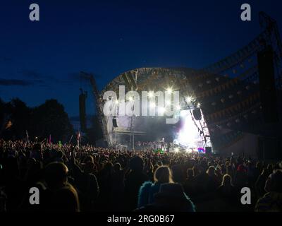 Wilderness Festival, Charlbury, Großbritannien. 6. Aug. 2023. Fatboy Slim ist die Schlagzeile der Sonntagnacht des viertägigen Festivals, das Kunst, Kultur und Musik feiert. Kredit: Andrew Walmsley/Alamy Live News Stockfoto