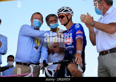 Hommage à Raymond Poulidor et à son Petit fils Mathieu Van der Poel avant le départ de la 9ème étape du Tour de France le 9 juillet 2023 à Saint-Léona Stockfoto